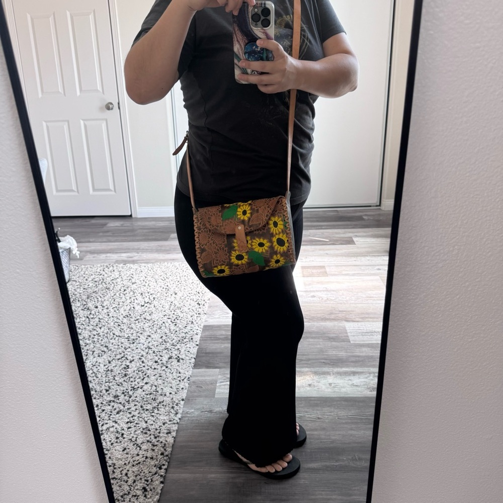 Hand Tooled Leather Floral Shoulder Bag - Picture 14 of 14